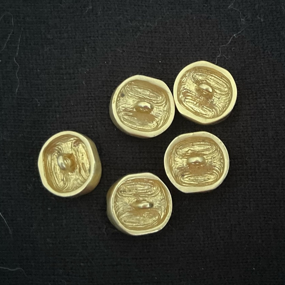 St. John 3/4” brassy buttons (lot of 5) - Picture 3 of 4